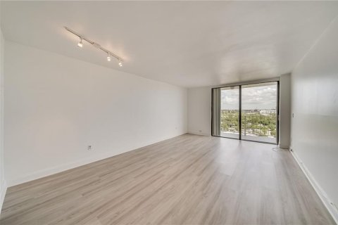 Condominio en venta en North Miami, Florida, 1 dormitorio, 67.17 m2 № 2245835 - foto 2
