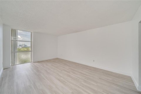 Condominio en venta en North Miami, Florida, 1 dormitorio, 67.17 m2 № 2245835 - foto 11