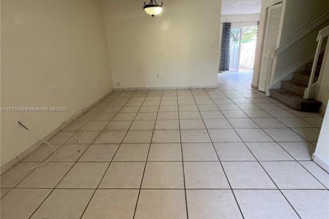 Touwnhouse à vendre à Hialeah, Floride: 4 chambres, 147.71 m2 № 1968577 - photo 4