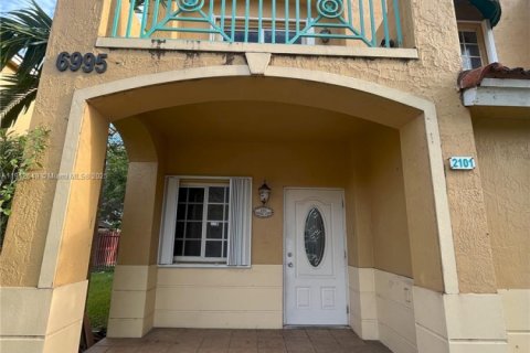 Touwnhouse à vendre à Hialeah, Floride: 4 chambres, 147.71 m2 № 1968577 - photo 1