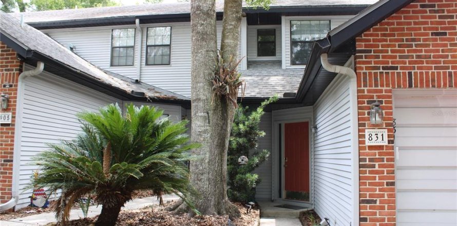 Adosado en Gainesville, Florida 2 dormitorios, 131.36 m2 № 2225375