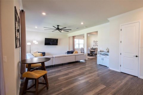 House in Orlando, Florida 5 bedrooms, 338.26 sq.m. № 2200363 - photo 5