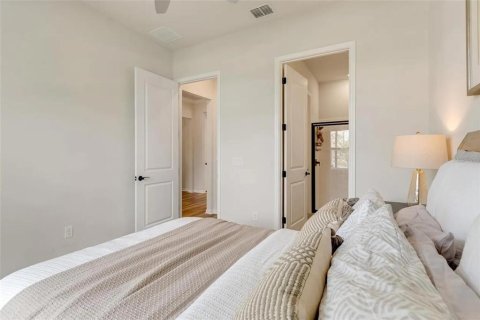 House in Orlando, Florida 5 bedrooms, 338.26 sq.m. № 2200363 - photo 13