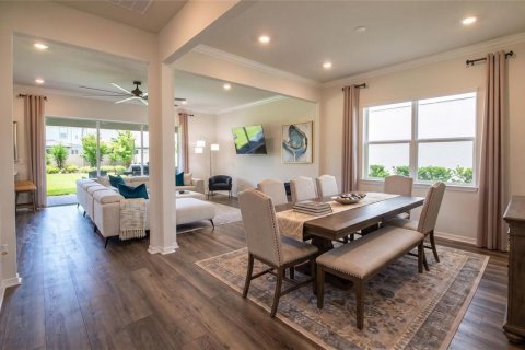 House in Orlando, Florida 5 bedrooms, 338.26 sq.m. № 2200363 - photo 4