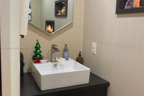 Villa ou maison à vendre à Miami, Floride: 3 chambres, 152.17 m2 № 1987274 - photo 18