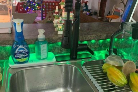 Villa ou maison à vendre à Miami, Floride: 3 chambres, 152.17 m2 № 1987274 - photo 10