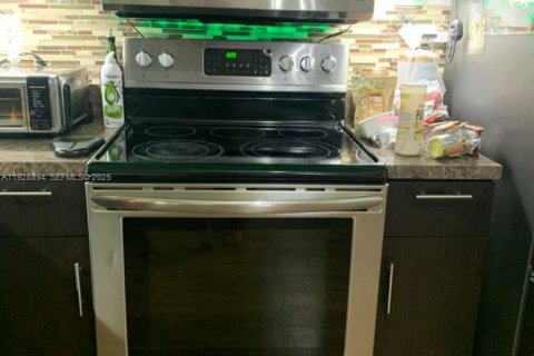 Villa ou maison à vendre à Miami, Floride: 3 chambres, 152.17 m2 № 1987274 - photo 9