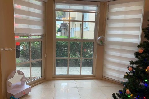 Villa ou maison à vendre à Miami, Floride: 3 chambres, 152.17 m2 № 1987274 - photo 6