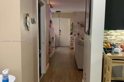 Villa ou maison à vendre à Miami, Floride: 3 chambres, 152.17 m2 № 1987274 - photo 26