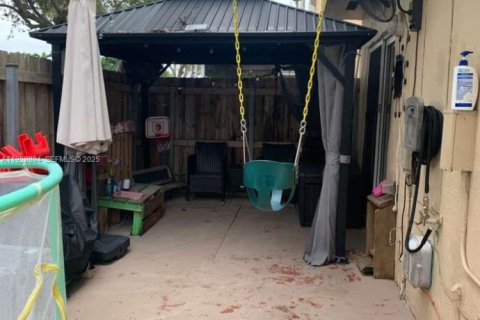 Villa ou maison à vendre à Miami, Floride: 3 chambres, 152.17 m2 № 1987274 - photo 24