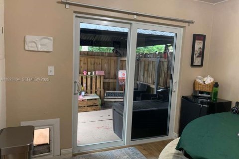 Villa ou maison à vendre à Miami, Floride: 3 chambres, 152.17 m2 № 1987274 - photo 7