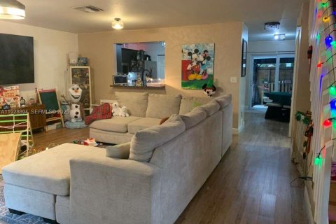 Villa ou maison à vendre à Miami, Floride: 3 chambres, 152.17 m2 № 1987274 - photo 5