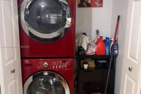 Villa ou maison à vendre à Miami, Floride: 3 chambres, 152.17 m2 № 1987274 - photo 23