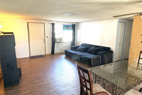 House in Port Richey, Florida 2 bedrooms, 104.05 sq.m. № 1885636 - photo 5