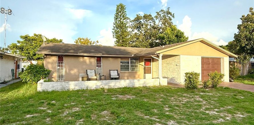 House in Port Richey, Florida 2 bedrooms, 104.05 sq.m. № 1885636