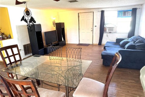 House in Port Richey, Florida 2 bedrooms, 104.05 sq.m. № 1885636 - photo 6