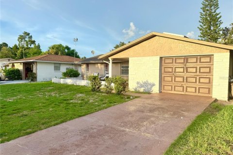 House in Port Richey, Florida 2 bedrooms, 104.05 sq.m. № 1885636 - photo 3