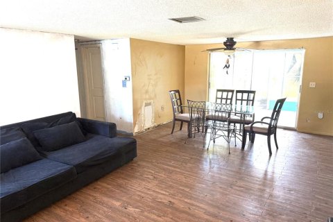 House in Port Richey, Florida 2 bedrooms, 104.05 sq.m. № 1885636 - photo 4