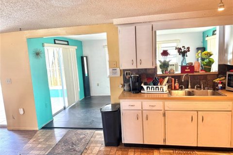 House in Port Richey, Florida 2 bedrooms, 104.05 sq.m. № 1885636 - photo 12