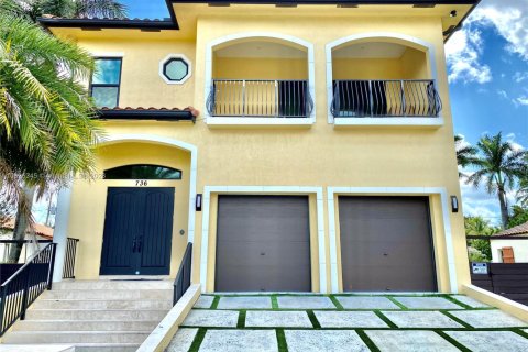 Снять в аренду виллу или дом в Холливуд, Флорида 4 спальни, 268.12м2, № 1959521 - фото 2