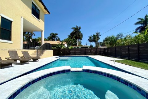Снять в аренду виллу или дом в Холливуд, Флорида 4 спальни, 268.12м2, № 1959521 - фото 28