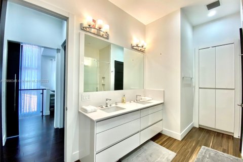 Снять в аренду виллу или дом в Холливуд, Флорида 4 спальни, 268.12м2, № 1959521 - фото 12