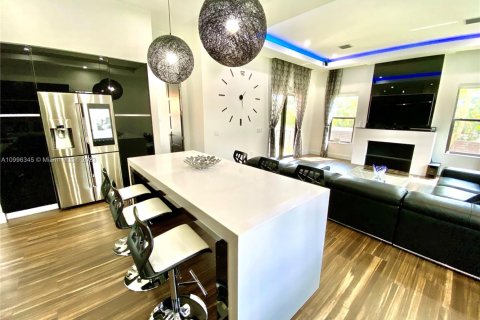 Снять в аренду виллу или дом в Холливуд, Флорида 4 спальни, 268.12м2, № 1959521 - фото 9