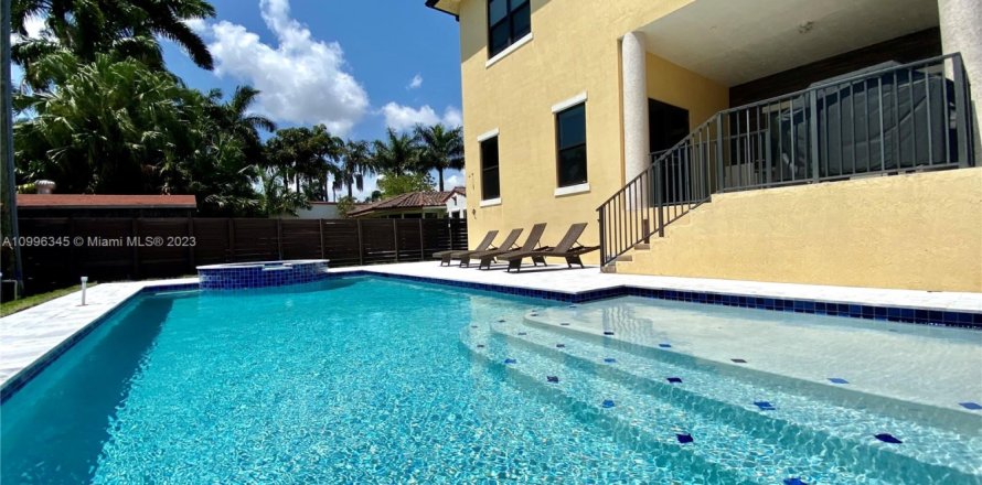 Дом в Холливуд, Флорида 4 спальни, 268.12м2 № 1959521