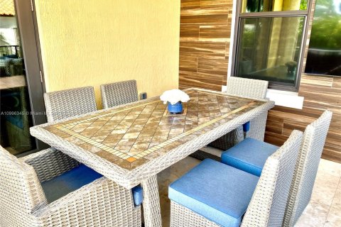 Снять в аренду виллу или дом в Холливуд, Флорида 4 спальни, 268.12м2, № 1959521 - фото 24