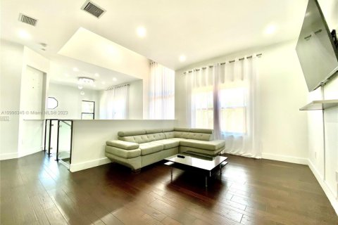 Снять в аренду виллу или дом в Холливуд, Флорида 4 спальни, 268.12м2, № 1959521 - фото 16