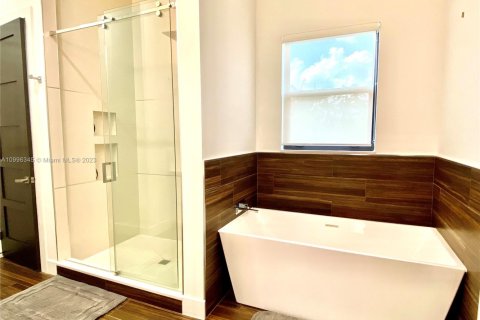 Снять в аренду виллу или дом в Холливуд, Флорида 4 спальни, 268.12м2, № 1959521 - фото 26