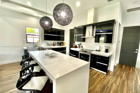 Снять в аренду виллу или дом в Холливуд, Флорида 4 спальни, 268.12м2, № 1959521 - фото 11