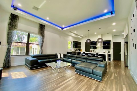 Снять в аренду виллу или дом в Холливуд, Флорида 4 спальни, 268.12м2, № 1959521 - фото 7