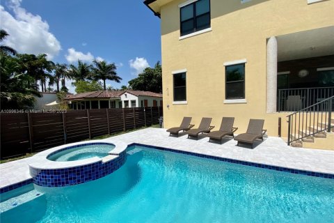 Снять в аренду виллу или дом в Холливуд, Флорида 4 спальни, 268.12м2, № 1959521 - фото 27