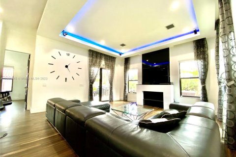 Снять в аренду виллу или дом в Холливуд, Флорида 4 спальни, 268.12м2, № 1959521 - фото 8