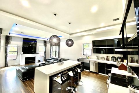 Снять в аренду виллу или дом в Холливуд, Флорида 4 спальни, 268.12м2, № 1959521 - фото 14