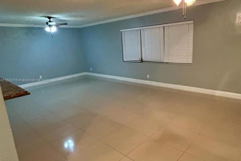 Casa en venta en Pembroke Pines, Florida, 3 dormitorios, 154.68 m2 № 1852252 - foto 13