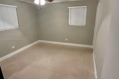 Casa en venta en Pembroke Pines, Florida, 3 dormitorios, 154.68 m2 № 1852252 - foto 11