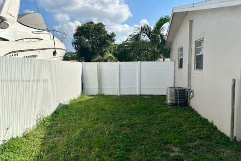Casa en venta en Pembroke Pines, Florida, 3 dormitorios, 154.68 m2 № 1852252 - foto 17