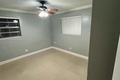 Casa en venta en Pembroke Pines, Florida, 3 dormitorios, 154.68 m2 № 1852252 - foto 9
