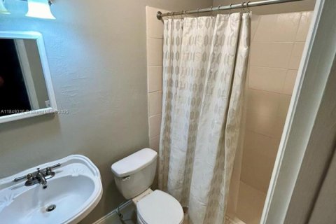 Casa en venta en Pembroke Pines, Florida, 3 dormitorios, 154.68 m2 № 1852252 - foto 16