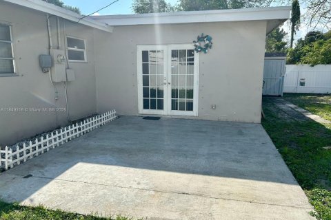 Casa en venta en Pembroke Pines, Florida, 3 dormitorios, 154.68 m2 № 1852252 - foto 18