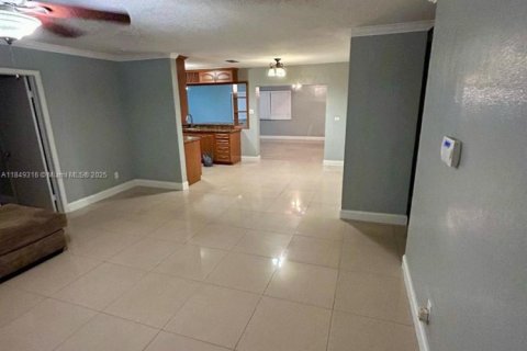 Casa en venta en Pembroke Pines, Florida, 3 dormitorios, 154.68 m2 № 1852252 - foto 10