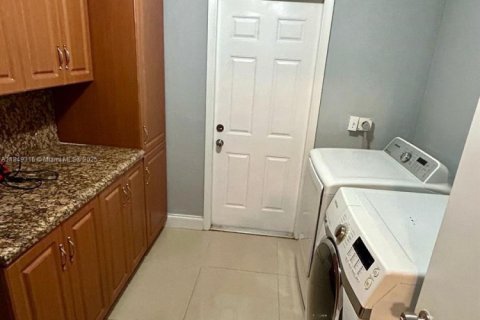Casa en venta en Pembroke Pines, Florida, 3 dormitorios, 154.68 m2 № 1852252 - foto 14