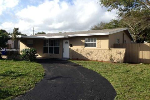 Casa en venta en Pembroke Pines, Florida, 3 dormitorios, 154.68 m2 № 1852252 - foto 1