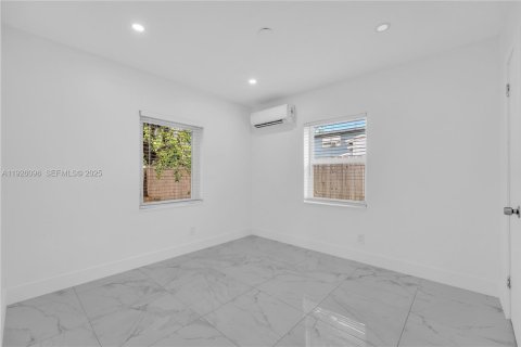 House in Hollywood, Florida 2 bedrooms, 80.08 sq.m. № 1985857 - photo 14