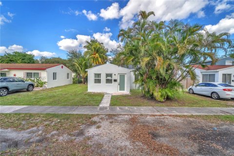 House in Hollywood, Florida 2 bedrooms, 80.08 sq.m. № 1985857 - photo 2