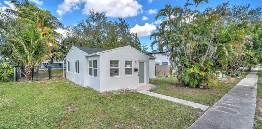 House in Hollywood, Florida 2 bedrooms, 80.08 sq.m. № 1985857