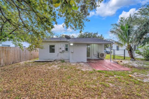 House in Hollywood, Florida 2 bedrooms, 80.08 sq.m. № 1985857 - photo 20