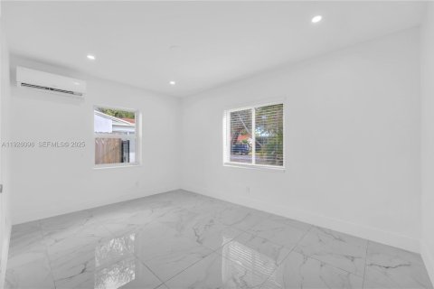 House in Hollywood, Florida 2 bedrooms, 80.08 sq.m. № 1985857 - photo 15